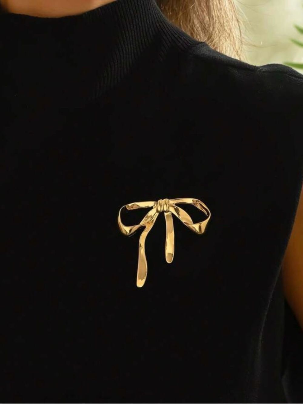 Gold Bow Brooch M740